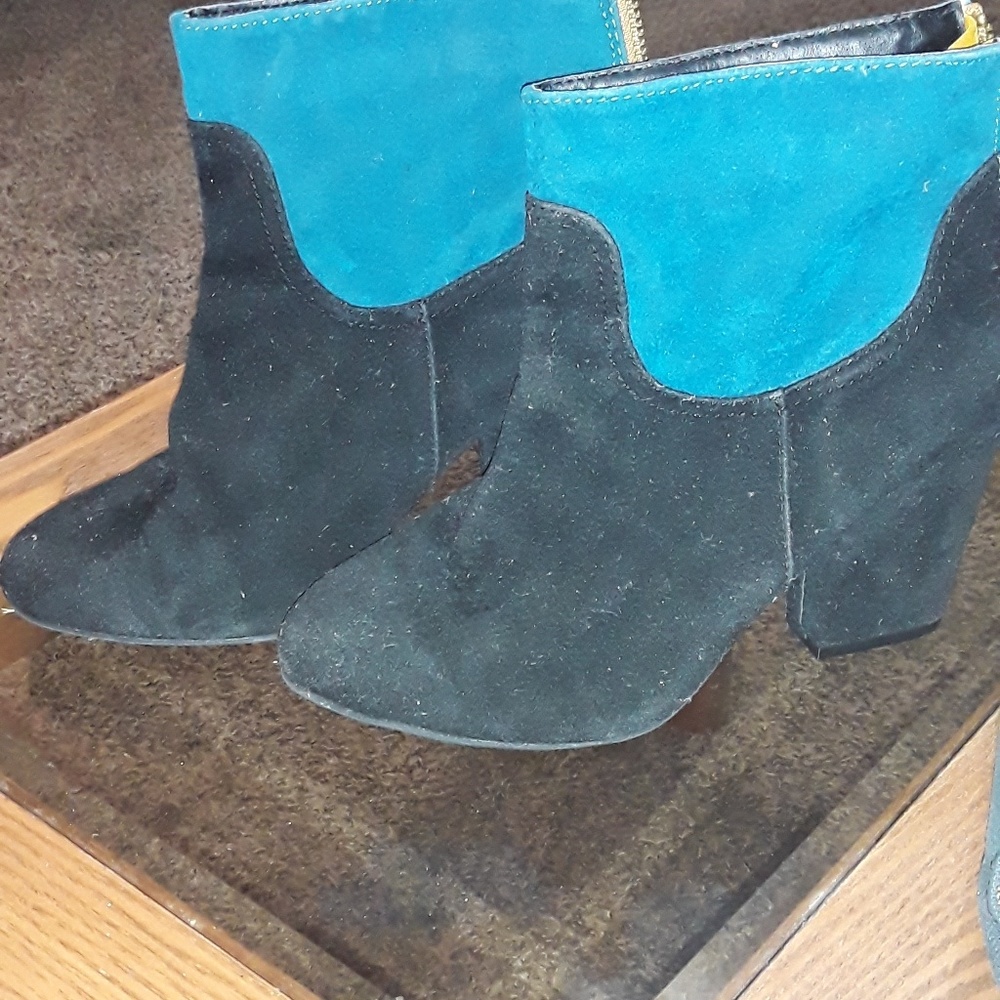 Boots - Picture 2 of 3